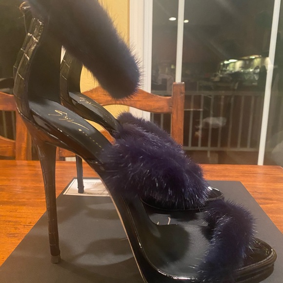 Giuseppe Zanotti  Mink stilettos blue mink w/black crock embossed heel Size 41 - Picture 6 of 15